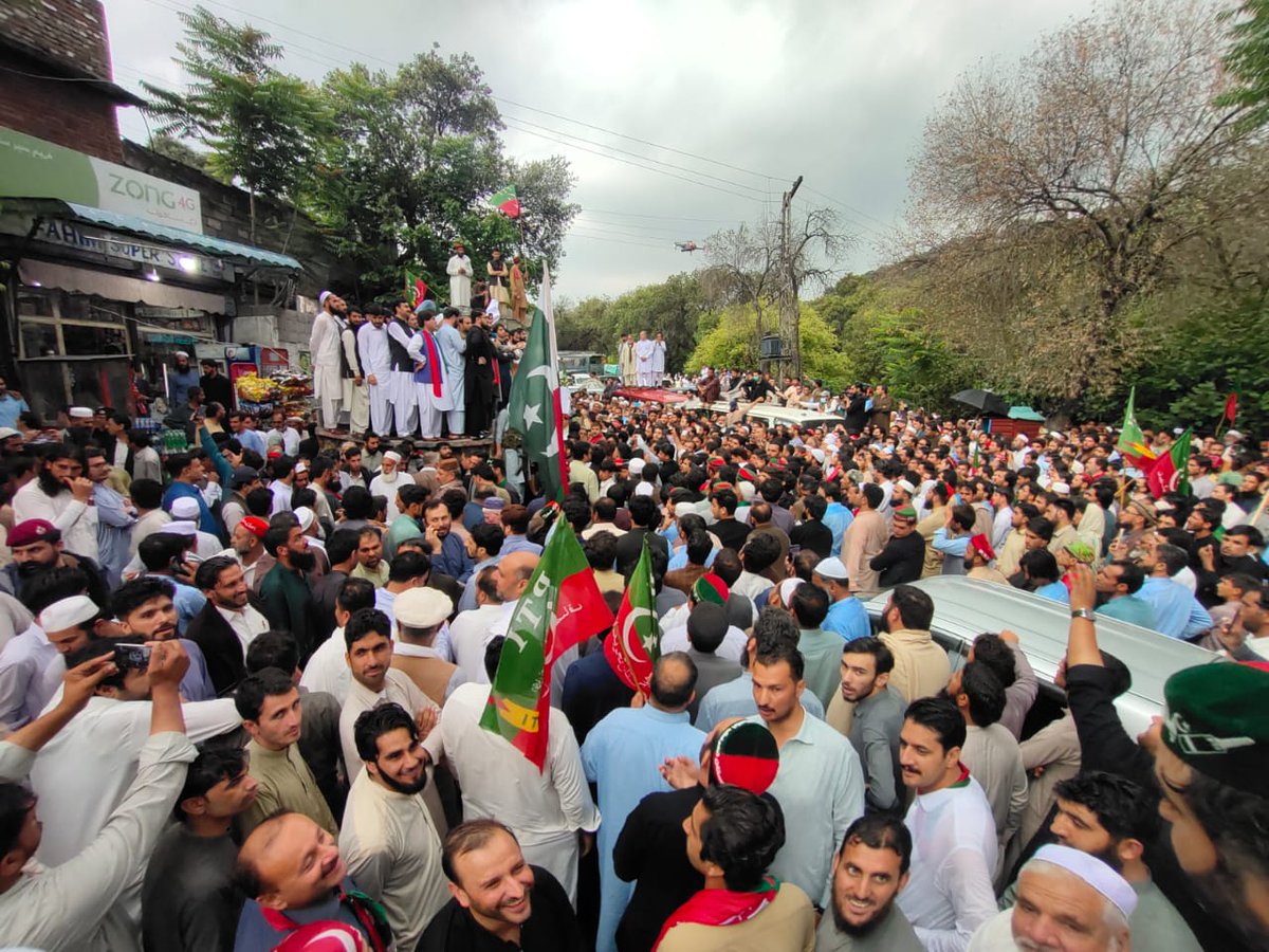 AMuneerPTI's tweet photo. مراد تیرے جانثار.... بے شمار بے شمار 
مالاکنڈ ڈویژن کی غیور عوام نے ثابت کردیا ہےکہ وہ اپنے سپوت، امن کے پرچاری مراد سعید @MuradSaeedPTI کے سنگ اس جدوجہد میں شانہ بشانہ ہیں۔
@ImranKhanPTI
@MashwaniAzhar
#IAmMuradSaeed
#StandWithMuradSaeed
#ActiveInsafians 
#IAmMuradSaeed https://t.co/DaA9iD1vmz