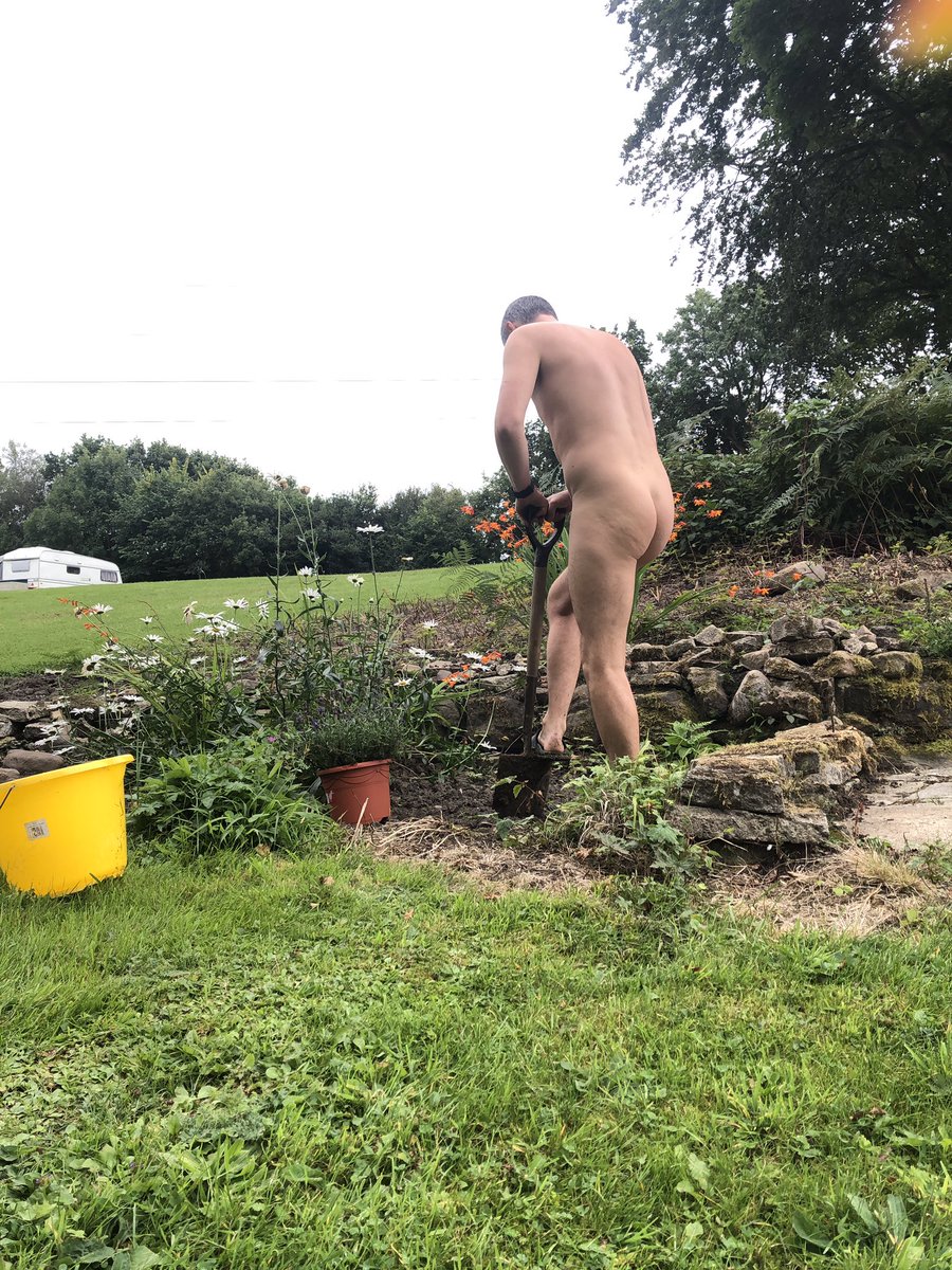 Happy World Naked Gardening Day. It’s a bit murky in Harrogate at the moment, not great for a fair-weather naturist, but hopefully we’ll see some sunshine later. #WNGG