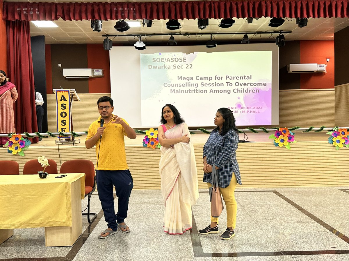 cmshrisector22's tweet photo. ‘Parents as leaders’ 👩👦👦
An impromptu segment initiated by our HOS @DrRitukumari4 ma’am in mega camp to encourage parents to come forward and share innovative n healthy recipes for #minisnack break for children 👦 👧🥗🥙🍌🍊
@Dir_Education
@gupta_iitdelhi
@dilli_shiksha https://t.co/xog8QJJcUW