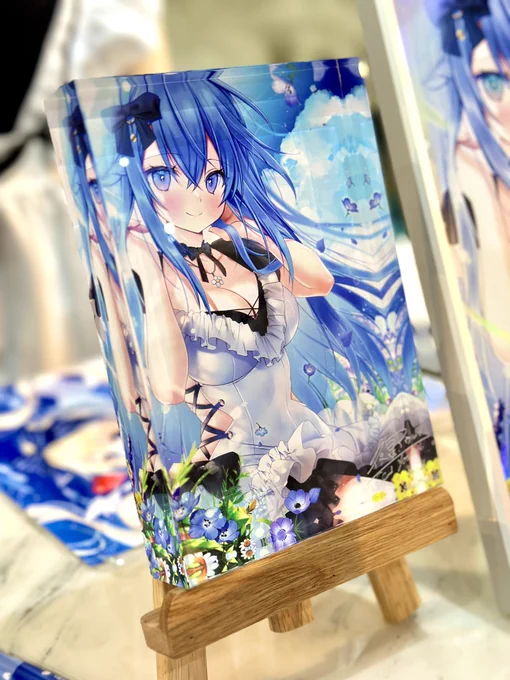 現地人気ランキング  1. オーロラアート 2. 究極のタペストリー 3. エリアル 4.アクリルブロック  写真は参考でイラストは色々です!  現地で現物を見た方の結果です。参考に! ジークレーは今のところオンラインで1番売れてます! #IW2