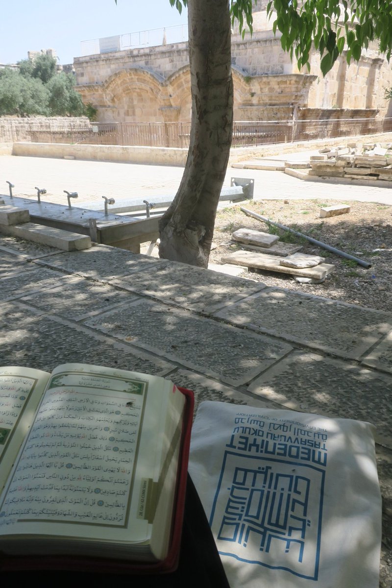 rabikoyevski's tweet photo. İmâm Gazalî'nin Mescid-i Aksa'da İhyâ'sını yazdığı Bâb'ur Rahme Mescidi'nin gölgesinde Kur'ân-ı Kerim okumak nasip oldu dün, cum'a vaktinde. Elhamdülillah.
*
MTO Kudüs'te. :)
Şimdilik çantayla, çok yakında @yenisafakwriter Hocamız ve  ilim halkalarıyla inşallah.
Selâm ve duâ ile. https://t.co/XemMGJnOMM