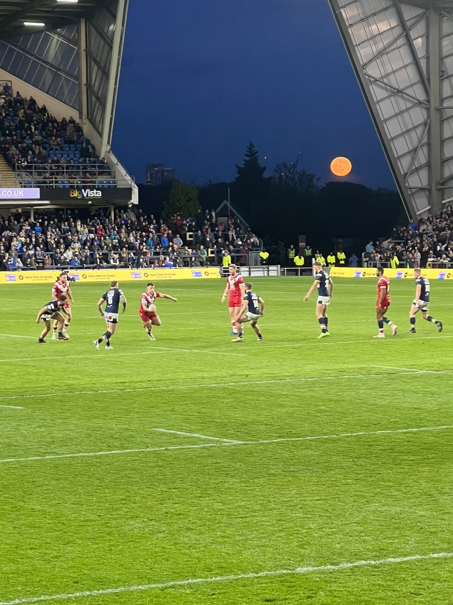 Hickmao's tweet photo. Great win last night @SalfordDevils 👏🏉🌙 #greatestgameofall https://t.co/ASKgRh7Tjs
