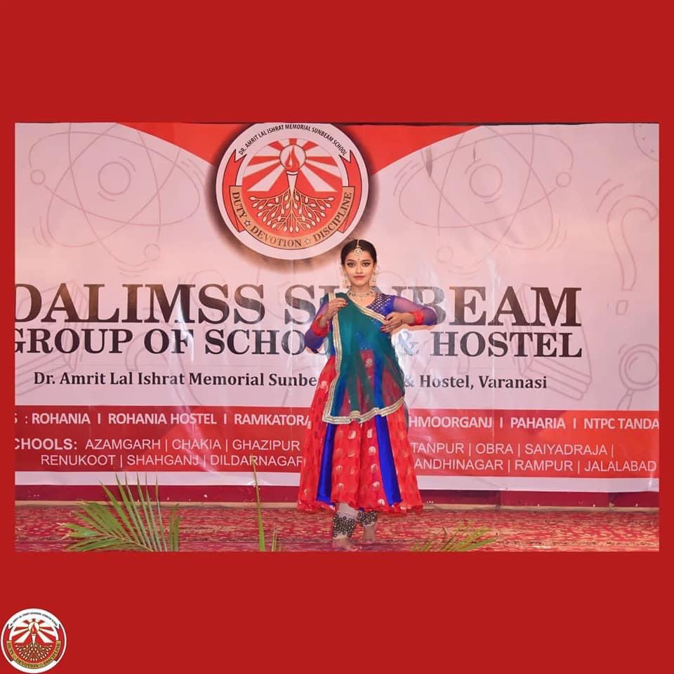 dalimss_schools's tweet photo. The performance of a lifetime took place at Dalimss Sunbeam Rohania on International Dance Day! 

Witnessing the incredible talent of our alumni Ms. Neha Chauhan and Ms. Sanskriti Sharma, headlined by the legendary Pt. Mata Prasad Mishra and his son Uday Shankar Mishra, left the audience in awe. 

Their dance and tabla skills were larger than life, creating an unforgettable experience for everyone present.