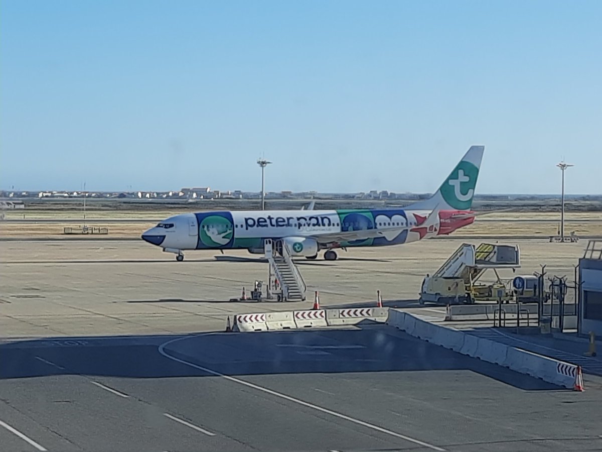 AnkeHulsbosch's tweet photo. Donderdagavond vanuit Faro een hele leuke terugvlucht gehad met het Peter Pan vliegtuig van Transavia :) Ook kregen de kinderen een kleurplaat en potloden in t vliegtuig. De Kids hebben genoten. Dank aan de crew @transavia https://t.co/5YqD8jsArI