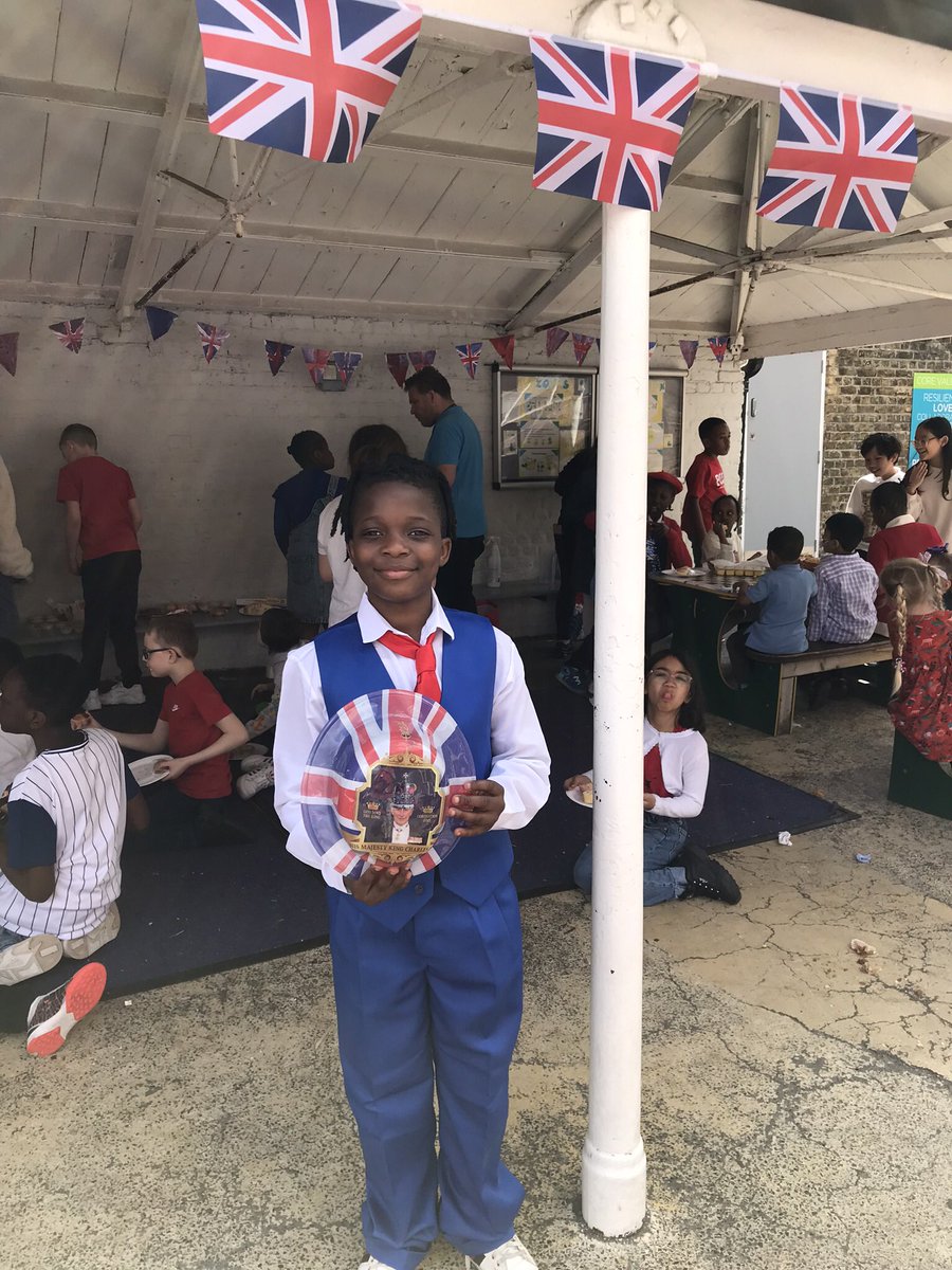 yr5palmtree's tweet photo. Happy coronation day! https://t.co/RecxuCmrAu