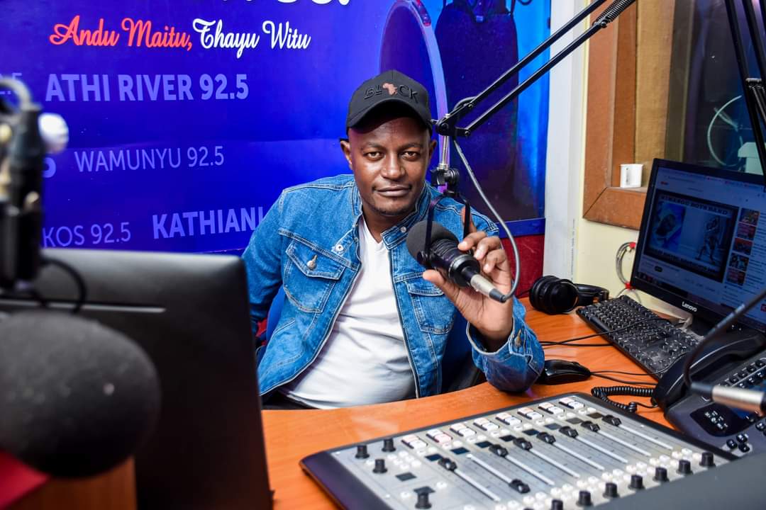 MbaituFM's tweet photo. Karibu mwithukiisya kilunguni kya #WeekendSmart winakwa Macdonah witu .
Request yaku ni yiva?
SMS 22925
92.5 Nairobi & Machakos
100.4 Mwingi
100.5 Makueni
106.5 Kitui
Listen online: https://t.co/H4pQWOXLPu
Youtube: https://t.co/16LIDmoCdy
Tukunie simu
0700925925 /0733925925 https://t.co/PSAUYQ79OR