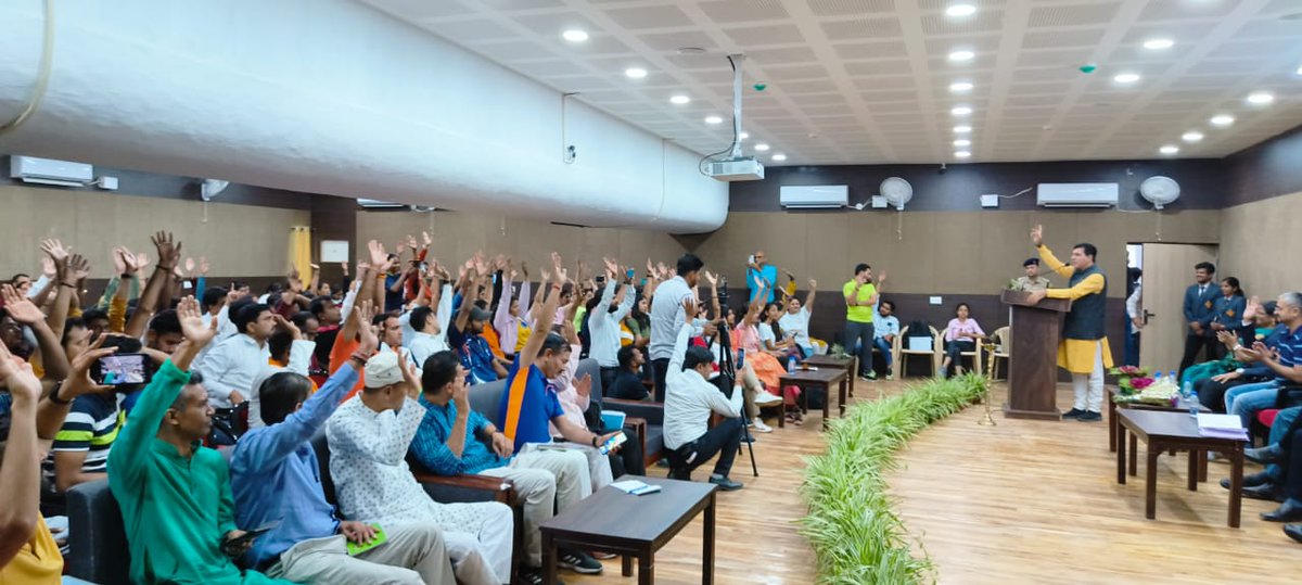 dkdewangan_'s tweet photo. #NationalJudgesTraining2023
We are grateful to our respected NYSF President @UditSheth  Secretary General @DrJaideepArya  &amp; Treasure @SabLokTantra for their sincere support to formulate the National Yogasana Judge Training Program 2023-2024 promoting Yogasana as a global sport.🧘‍♂️ https://t.co/iGWMntQlkc