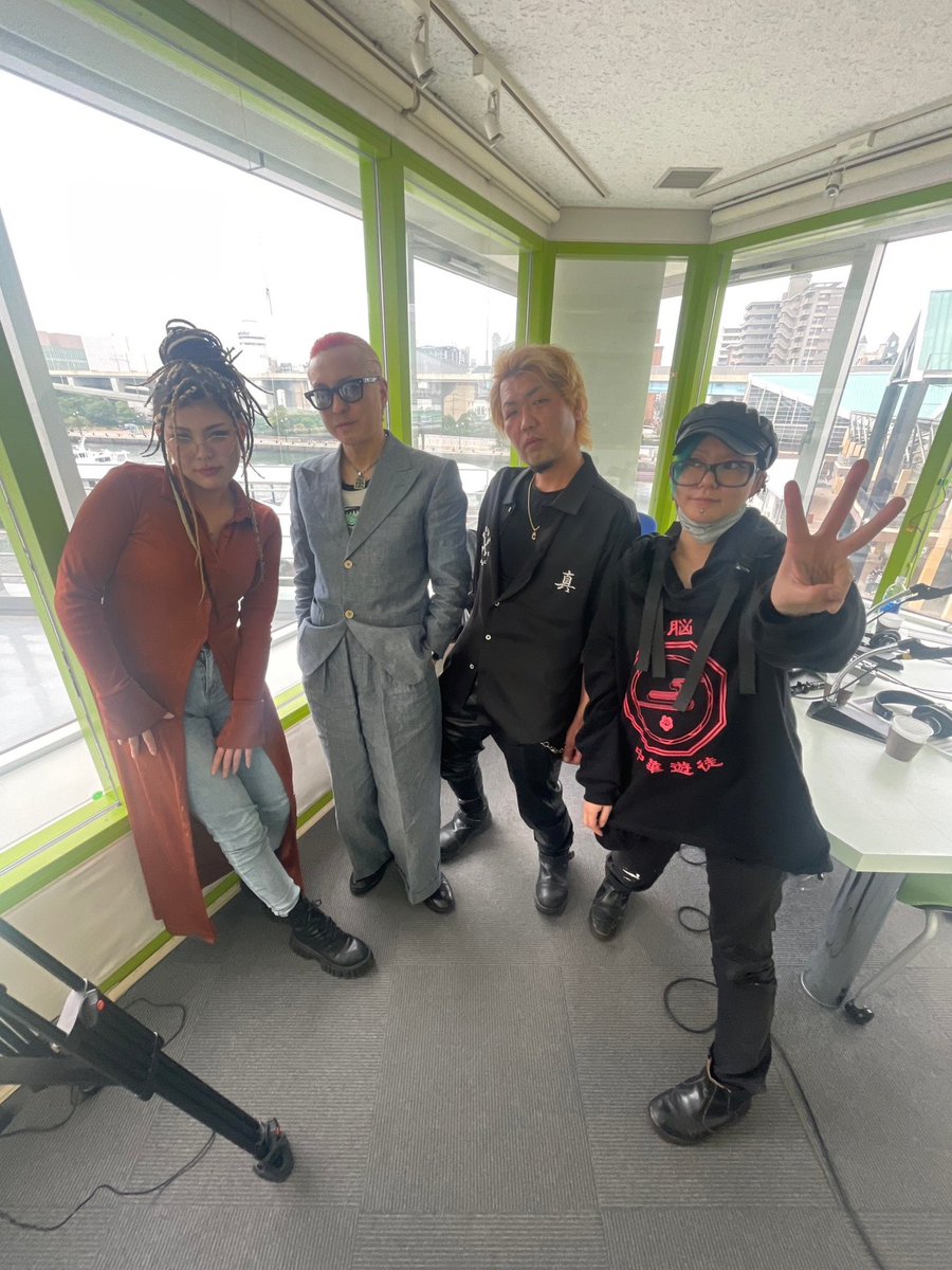 BURSTCITYRADIO's tweet photo. 今夜のゲストはMAD3からギターボーカルのエディが登場！
エディ独自のロックの歴史を紐解く【ロックンロール考古学】特集！テーマは【ジョニー・サンダース】通な話題が目白押しです！

#crossfm
#BURSTCITYRADIO 
#バーストシティレディオ
#MAD3
#Eddie
#ロックンロール
#深夜音楽番組 https://t.co/BEiMLMdARB