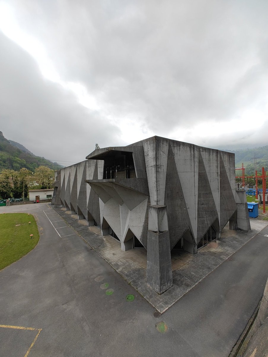 mapout_studio's tweet photo. Casi siempre da lo mismo las fotos que se hayan visto de una obra. Verlas en vivo impresiona.
.
Joaquín Vaquero Palacios
Central salto de Proaza
1964 Asturias
.
📷. @mapout_studio
.
#architecture #architecturephotography #vaqueropalacios #proaza #Asturias #RAmapout https://t.co/hJEDdmjLBB