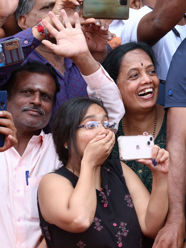 DrAVSriv's tweet photo. The expressions on the face say it all….this is the love the people have for PM @narendramodi Ji. #ModiMegaRoadShow https://t.co/1gXzousyF2
