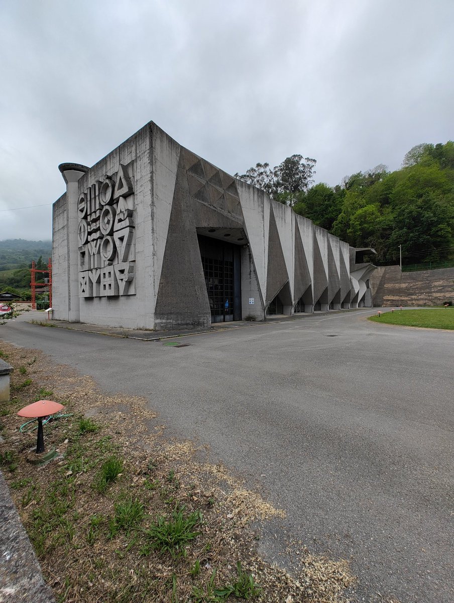 mapout_studio's tweet photo. Casi siempre da lo mismo las fotos que se hayan visto de una obra. Verlas en vivo impresiona.
.
Joaquín Vaquero Palacios
Central salto de Proaza
1964 Asturias
.
📷. @mapout_studio
.
#architecture #architecturephotography #vaqueropalacios #proaza #Asturias #RAmapout https://t.co/hJEDdmjLBB