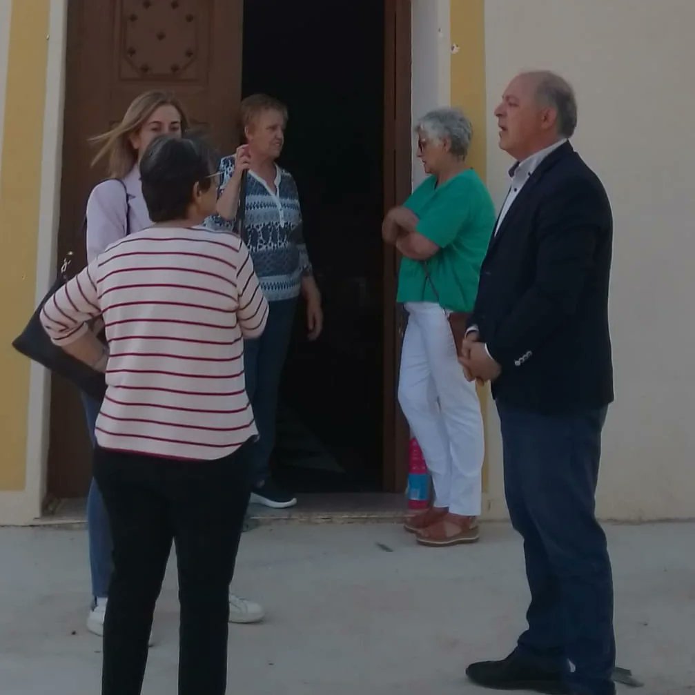requenayaldeas's tweet photo. Varios miembros de la candidatura del #PRyA, junto al candidato a la Alcaldía Joaquín González, han visitado la aldea de El #Derramador para asistir al pregón de fiestas por su alcaldesa, Paqui Amo Ariza, la cual lo ha hecho estupendamente bien 👏🏻👏🏻👏🏻
#Requenayaldeas https://t.co/csOmMiMblZ