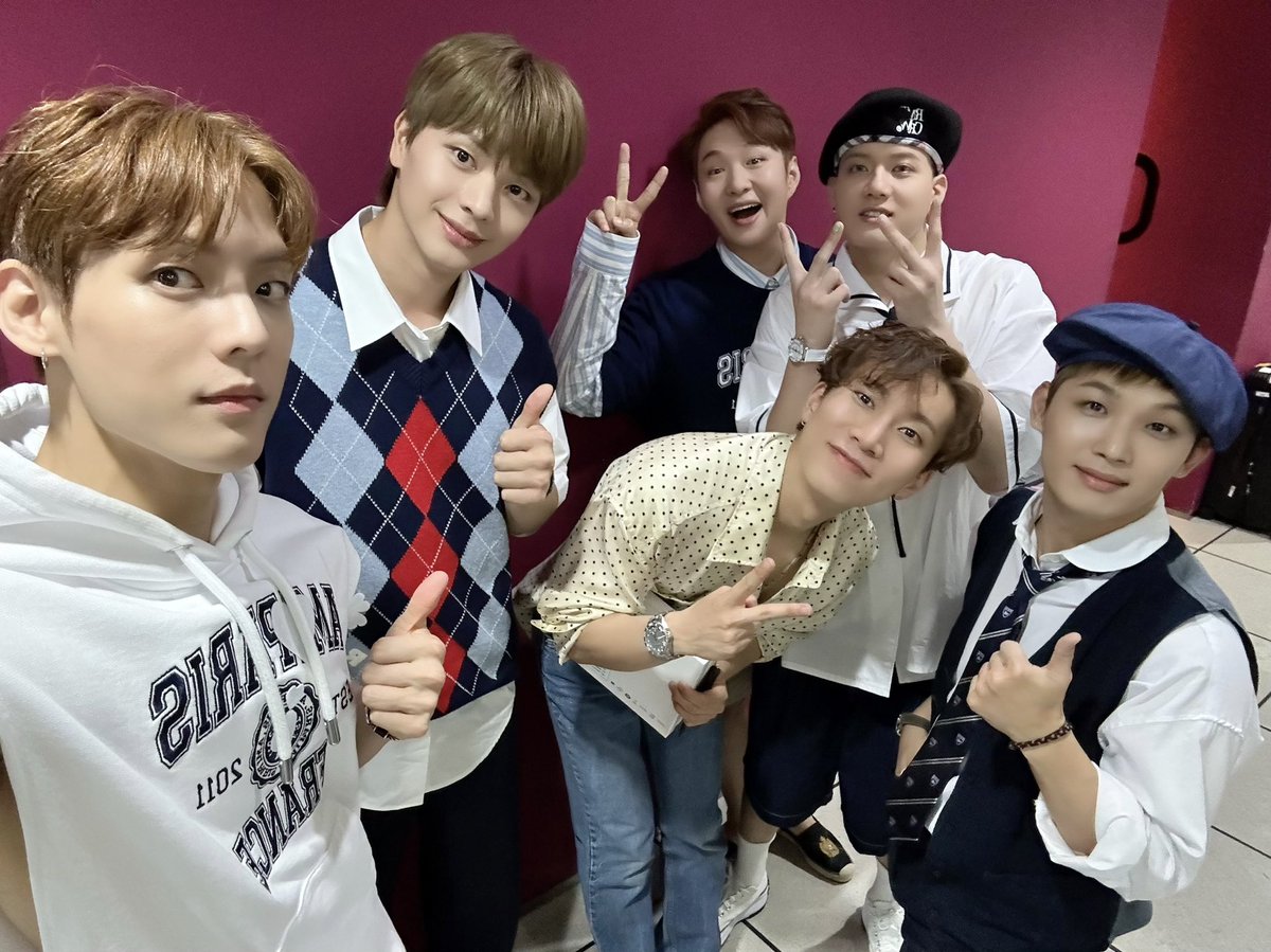 OFFICIALBTOB's tweet photo. [📸] 230506 @ #쇼음악중심

무대를 가지고 노는 마법사🪄 비투비의 무대✨ 촉촉한 봄비에도 잘 어울리는 나의 바람 (Wind And Wish) 와 함께🩵 멜로디의 하루가 행복하길 바람🍀

#비투비 #BTOB
#WIND_AND_WISH #나의_바람 https://t.co/YrXoqoxb6r