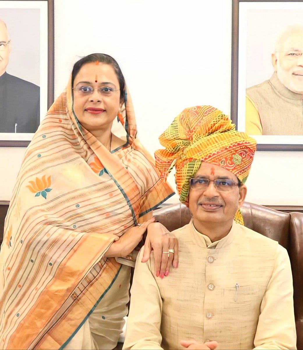 Shyamnayak06's tweet photo. अपने कुशल नेतृत्व में प्रदेश को विकास के पथ की ओर अग्रसर करने वाले यशस्वी मुख्यमंत्री आदरणीय भाई साहब श्री @ChouhanShivraj जी एवं भाभी श्रीमती साधना सिंह जी को वैवाहिक वर्षगाँठ की हार्दिक बधाई एवं शुभकामनाएँ। https://t.co/M6ZwC9UaAf
