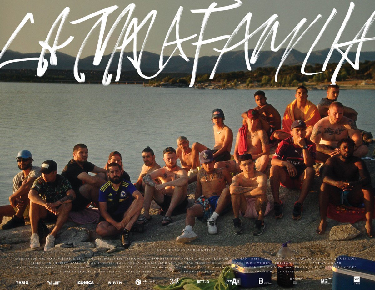 PeliculaMadrid's tweet photo. Se estrena #LaMalaFamilia de Nacho A. Villar y Luis Rojo, duro y humanista retrato de unos amigos de barrio marginal juntos para celebrar el permiso penitenciario de uno de ellos, entre el documental y el realismo social da voz a los que rara vez la tienen https://t.co/FEPYWxfyJ3 https://t.co/rSfqSSFlZk