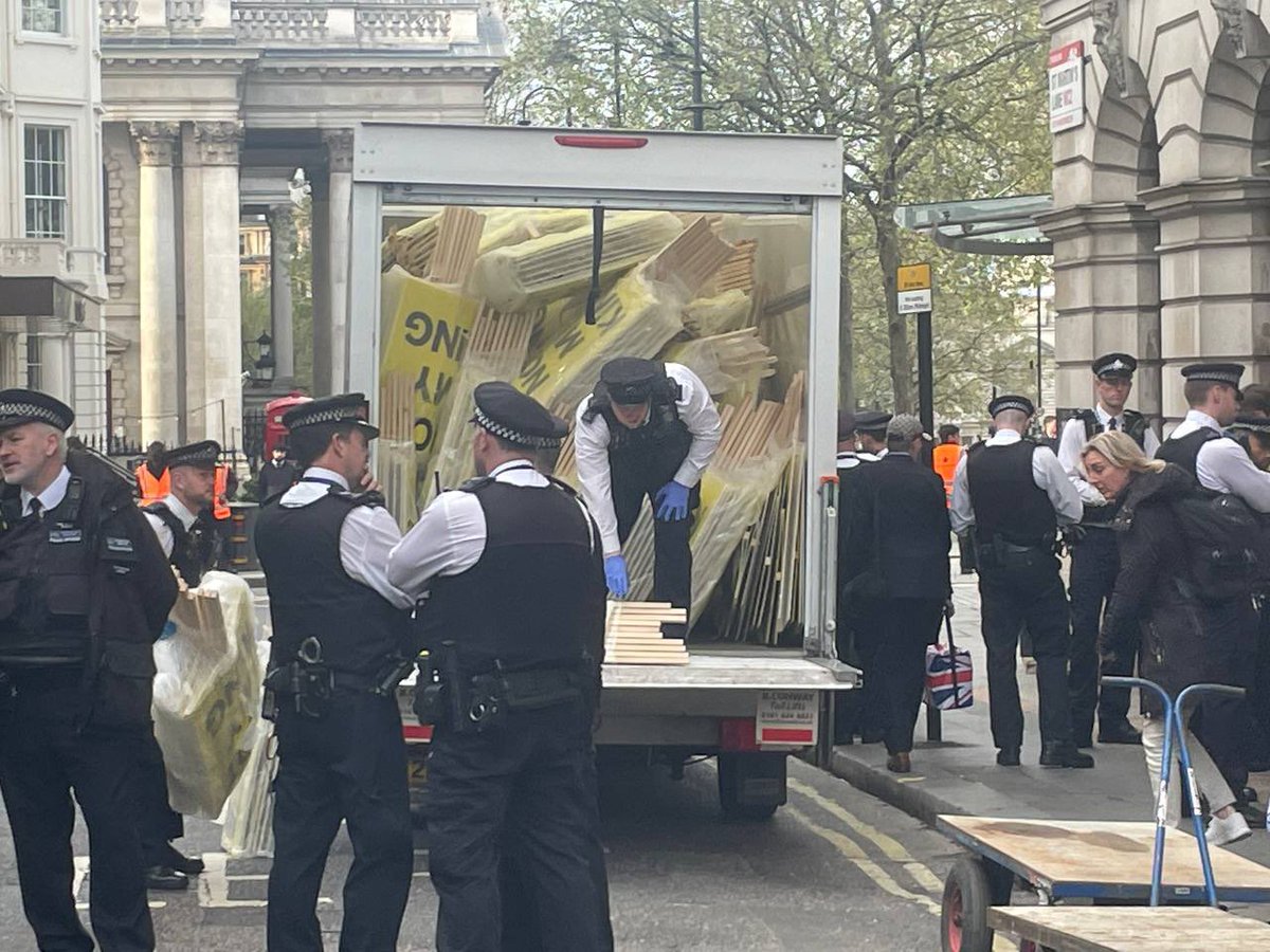 BThroughParty's tweet photo. We are appalled by the pictures coming out of London this morning where peaceful anti-monarchy protestors are being arrested and having placards confiscated by police.

Solidarity with @RepublicStaff and others exercising their democratic right to protest.

Stay safe everyone. https://t.co/Un08c2qfZh