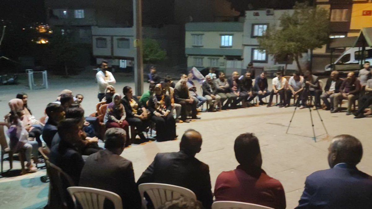 Gaziantephedep's tweet photo. Barak Mahallesinde halk toplantısı gerçekleştirdik. Buradayız! 
Evde, sokakta, mahallede yaşamın her alanındayız! #DisaEm #YesilSolParti #Gaziantep #Antep #Birliktedeğistireceğiz https://t.co/J6uzEZG7kq