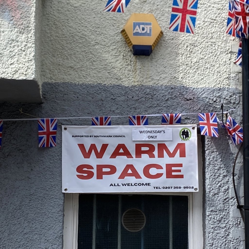 TobyonTV's tweet image. The fantasy/reality clash of #Coronation UK