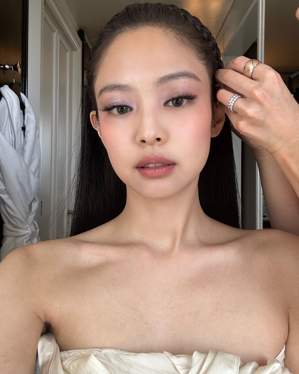 jenniesrenes's tweet photo. #JENNIE IG update! https://t.co/FXAS7CAXEC