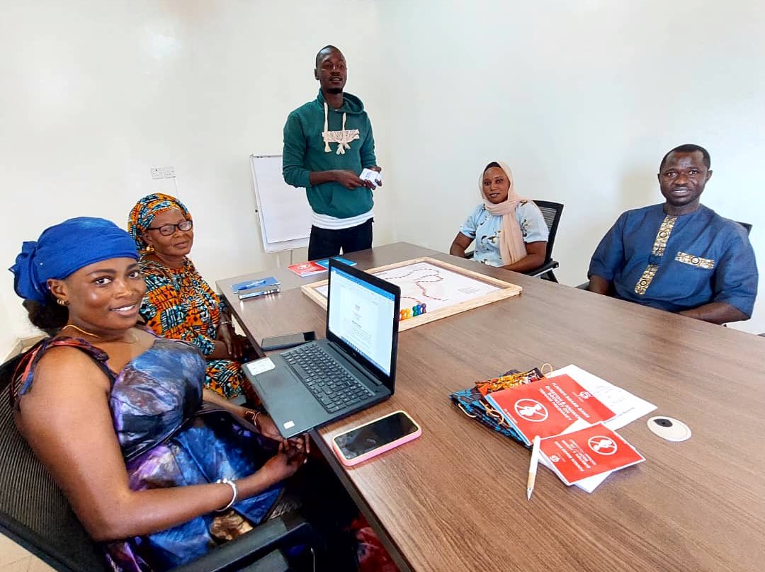 GirlsPrideGam's tweet image. Alagie Gaye, Field Coordinator for #SSWH demonstrating to his team members and project supervisors how to use the Funneh board game to learn about Teenage Pregnancy &amp;amp; Child Marriage.
#Evaluation #SimulationExercise #ToT #Gamification #TabooTopics
#SSWH #EarlyMarriageProject #IDRC