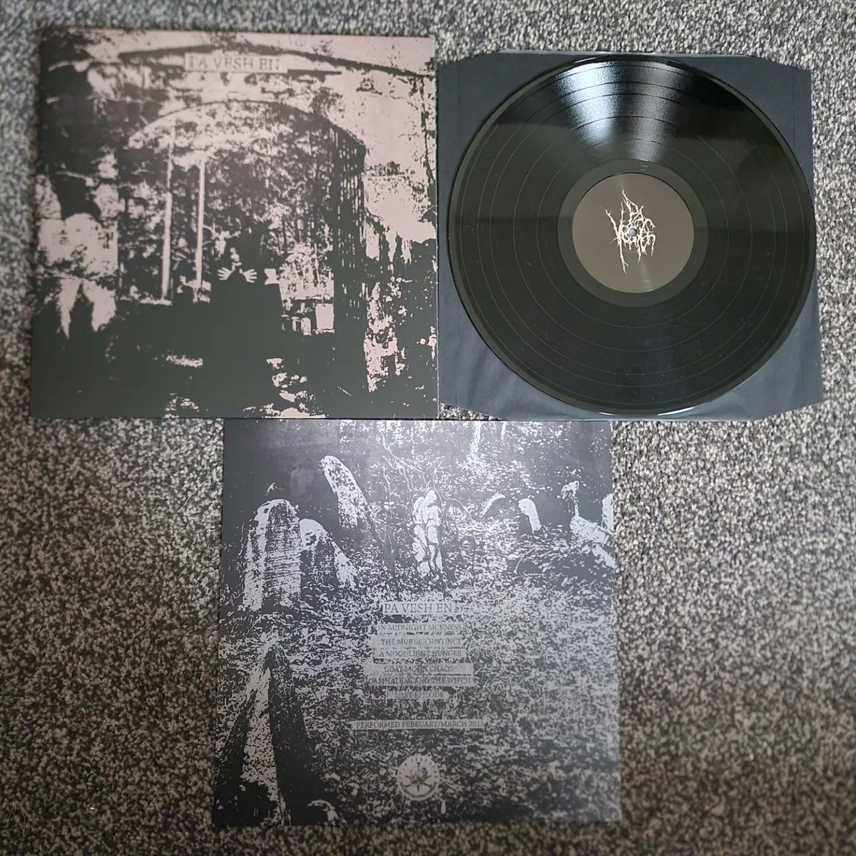 LordOfTheShado8's tweet photo. #BlackMetalMondayUnboxing happened quite late in the week when this dropped. #paveshen & #templemoon split 12" 10 tracks in total of hateful punnishing black metal from two amazing acts brought together on one piece of dark Obsidian Wax. Darkest Hails #foras #lordoftheshadows https://t.co/lKBBC1sgMk
