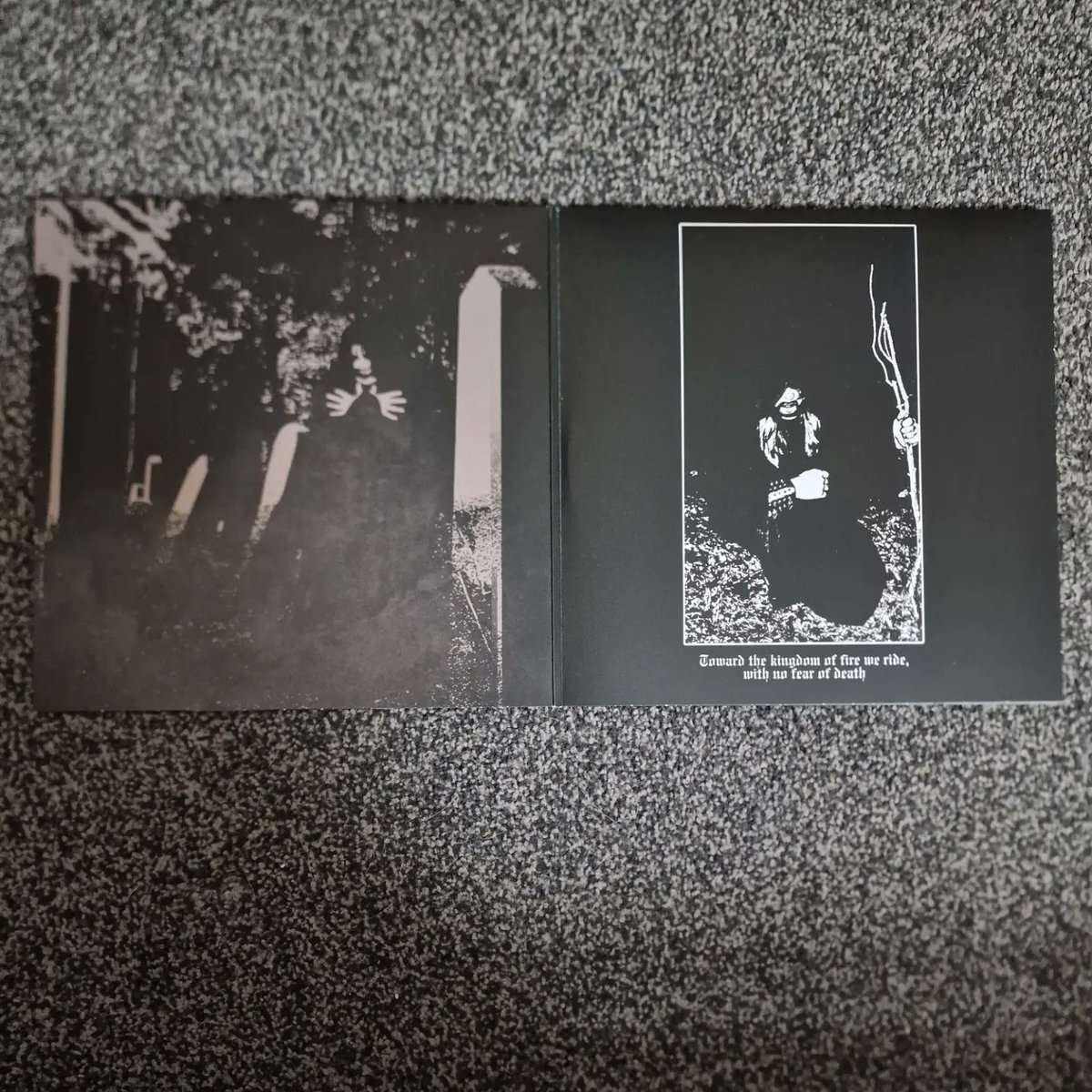 LordOfTheShado8's tweet photo. #BlackMetalMondayUnboxing happened quite late in the week when this dropped. #paveshen & #templemoon split 12" 10 tracks in total of hateful punnishing black metal from two amazing acts brought together on one piece of dark Obsidian Wax. Darkest Hails #foras #lordoftheshadows https://t.co/lKBBC1sgMk