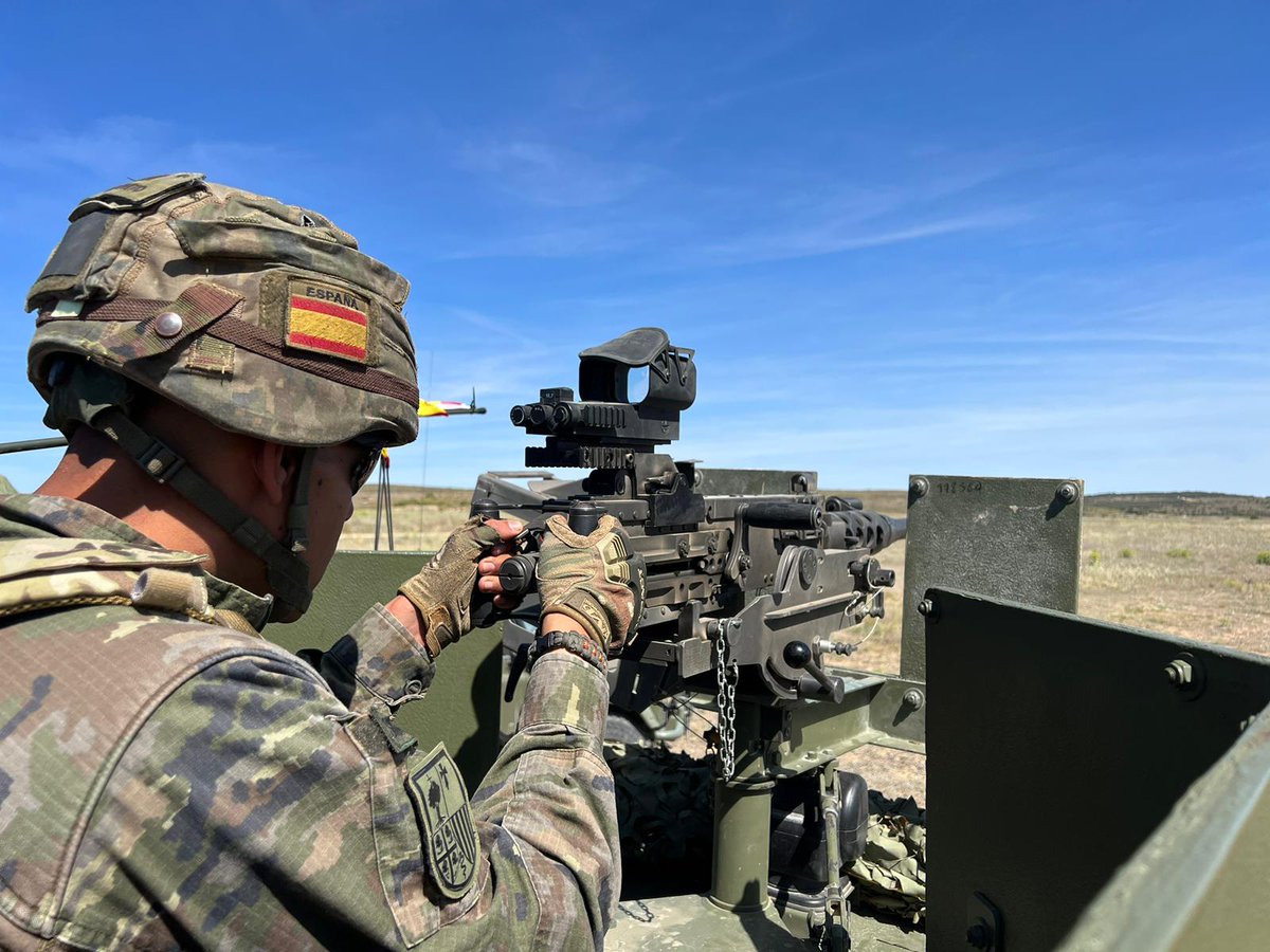 EMADmde's tweet image. El adiestramiento conjunto es fundamental para garantizar la seguridad nacional 🇪🇸.

Con el ejercicio #COPEX los 5 mandos componentes se adiestran junto con el #MOPS en el planeamiento y conducción de una operación de alta intensidad.

@EjercitoTierra

@Armada_esp

@EjercitoAire