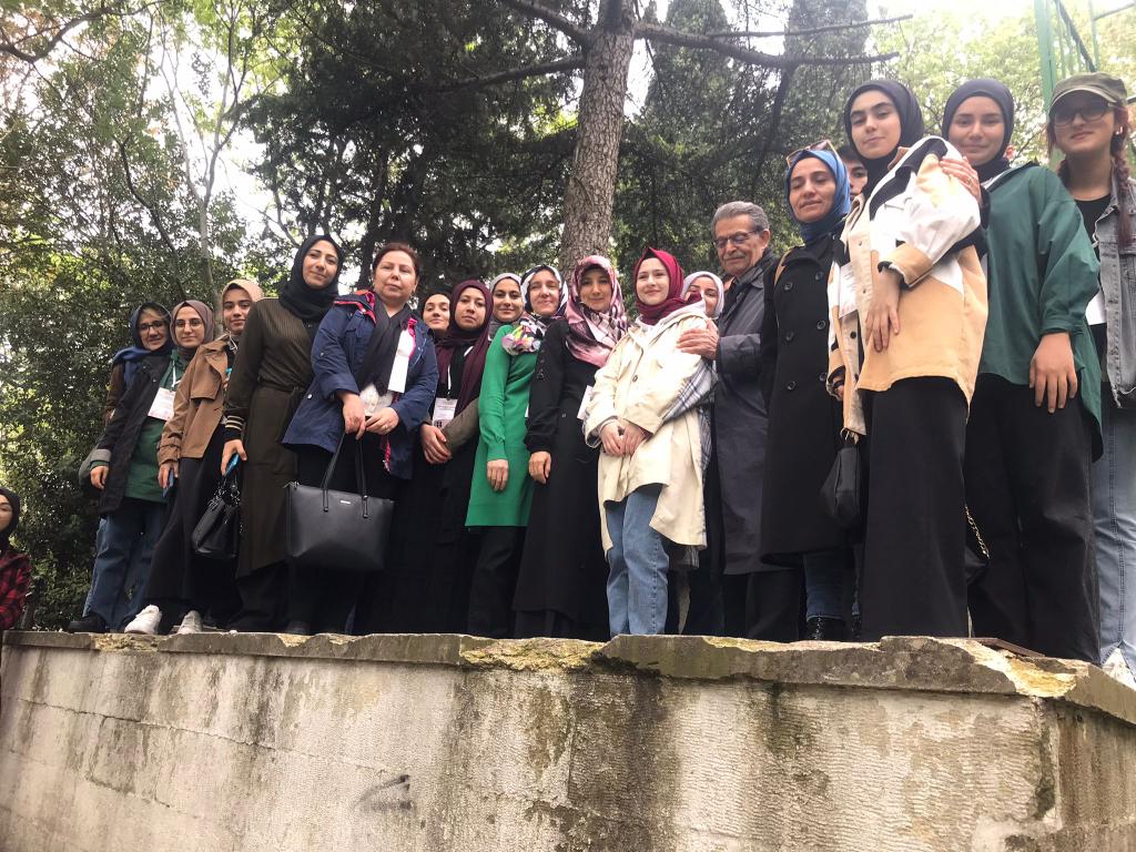 ✨ Program için Ülkemizin farklı şehirlerinden ilimize gelen  öğrencilerimize yönelik şehir gezisi düzenlendi.✨
⭐Anadolu Mektebi Y.K. Başkanı Sami Güçlü'nün rehberliğinde Sultan'uş Şuara #NecipFazılKısakürek de  ziyaret edildi.
<a href="/prof_mahmutozer/">Mahmut Özer</a> 
<a href="/memleventyazici/">Levent Yazıcı</a> 
<a href="/AkhanMustafa/">Mustafa AKHAN</a>