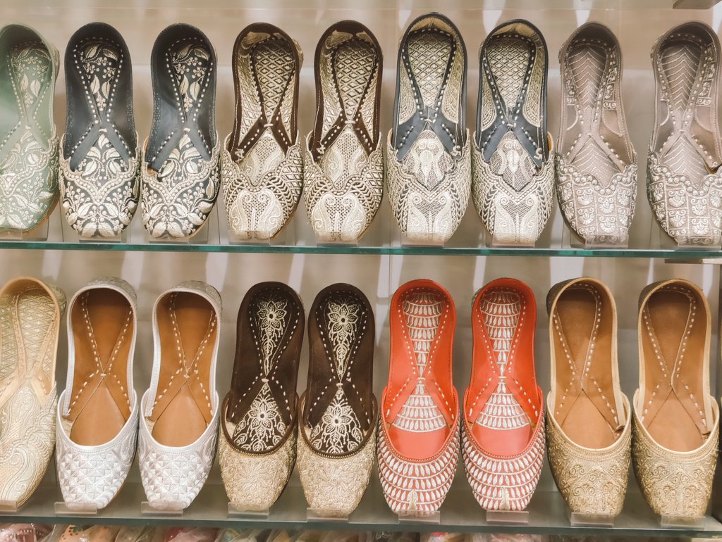 SargunShukla's tweet image. When in Patiala, the mandatory stopover at Just Juttis AC market for what is every Patialvi&apos;s pride!! #patialajuttis #spoiltforchoice