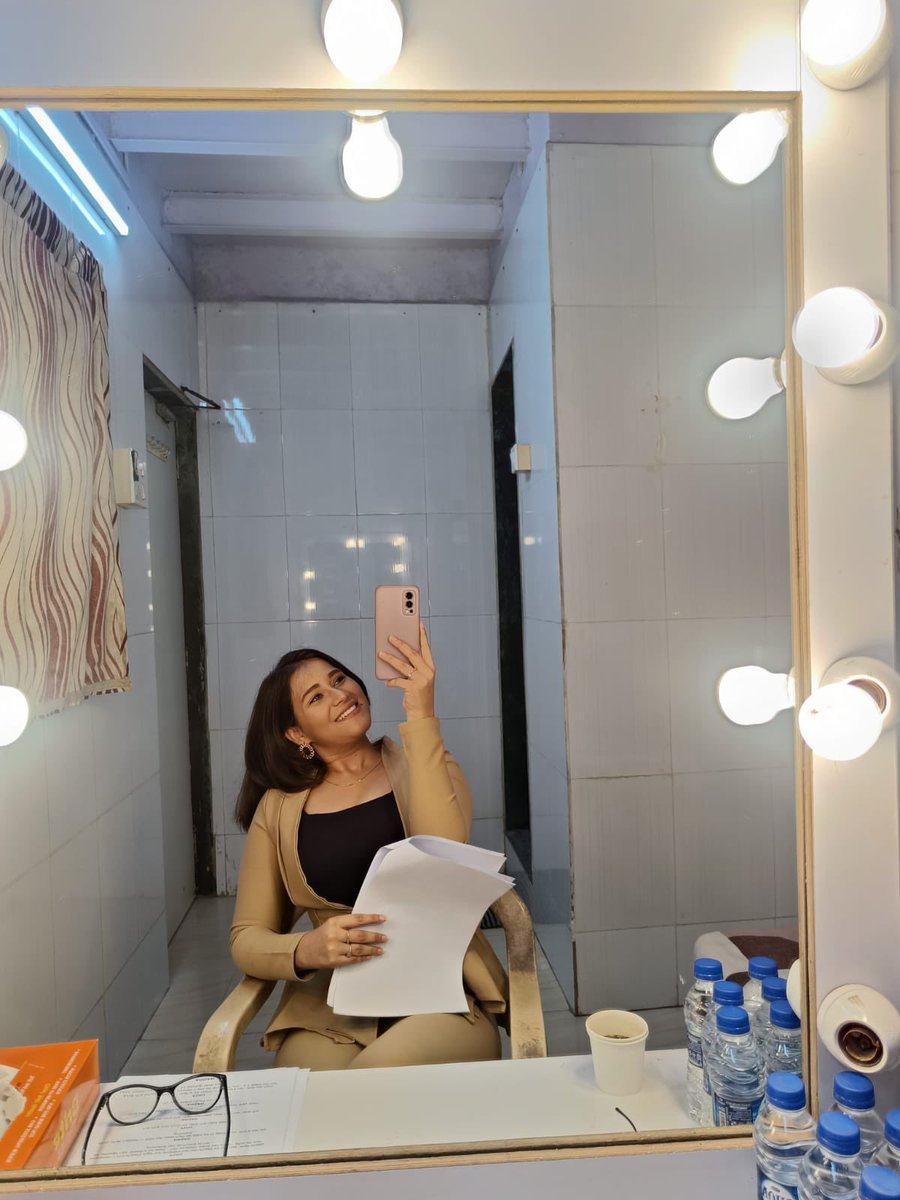 actorprepares's tweet photo. The joys of first experiences will always be the most sweetest. Congratulations #satvikadoorwarr on your debut appearance! This memory will always stay with you!❤️🤗

#actorprepares #alumni #schoolforactors #actor #show #debut #onscreen #trainedactor https://t.co/MlpQpfvhti