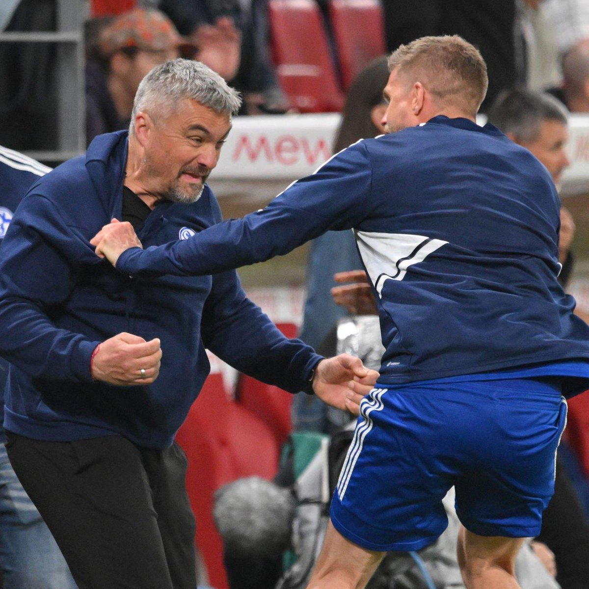 SEG_Football's tweet photo. 💯 Massive three points!

⚔️ Tomas Reis' @s04 win 2-3 away to Mainz 05 with a goal in the 102nd minute to give them three vital points. https://t.co/wLshFjkcv0
