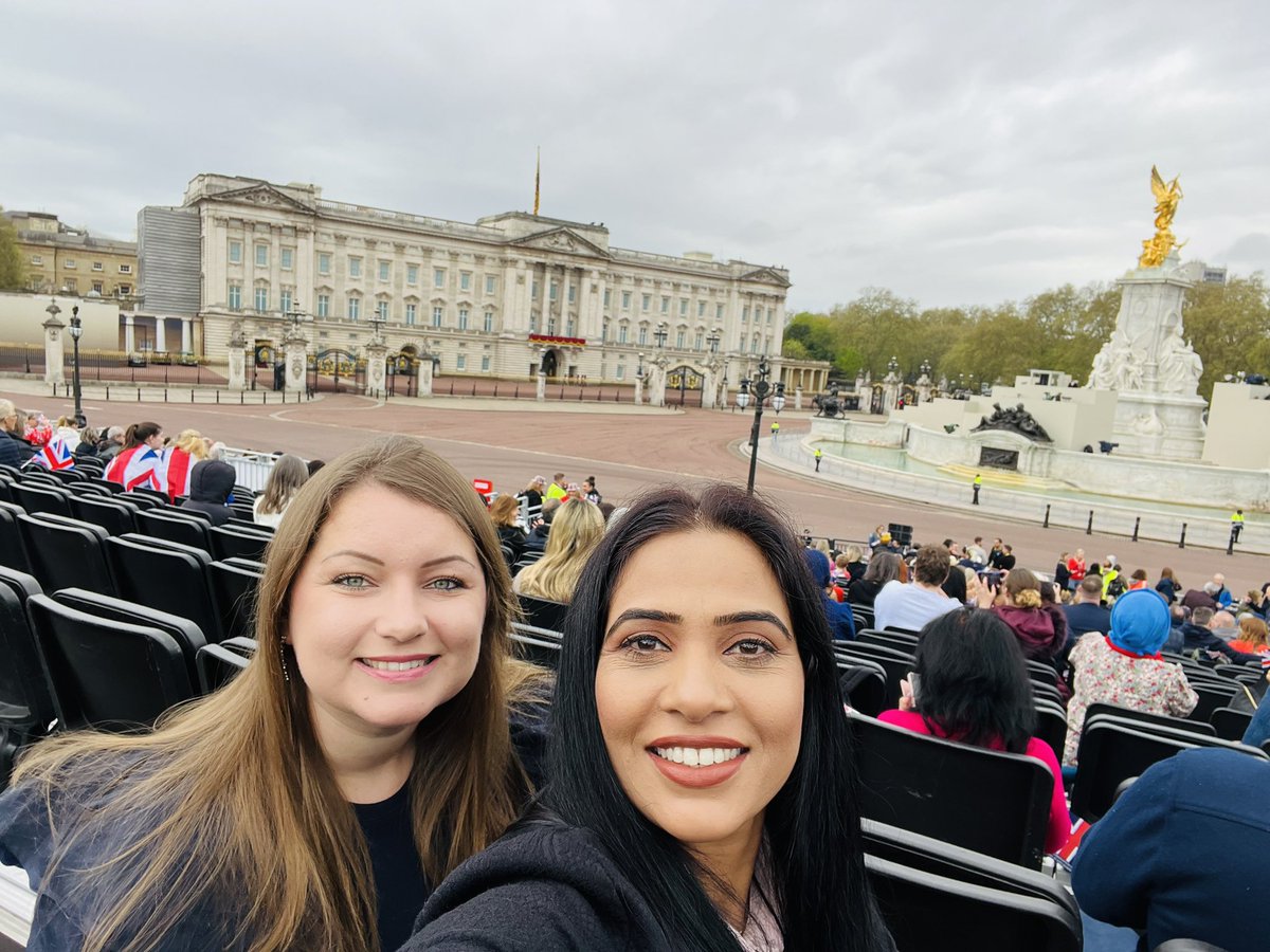 KayleighWarden's tweet photo. We were so lucky to win tickets to the Coronation as NHS staff… incredibly thankful to have this opportunity today… Very proud to be representing @FrimleyHealth and the wider NHS 👑 https://t.co/Cw8vhqywlp