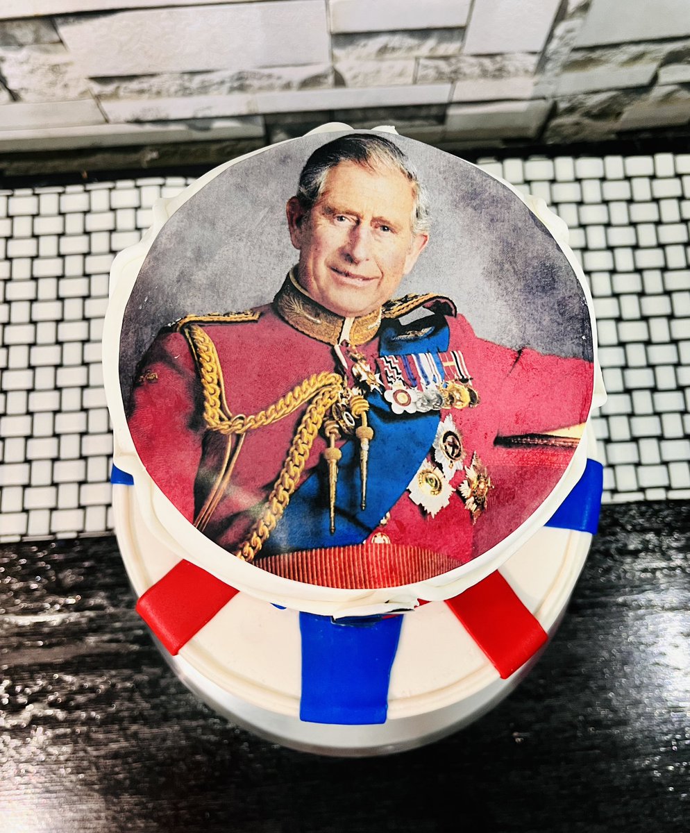 itsmemitziel's tweet photo. May 6, 2023: King’s Coronation Day 👑
… in the celebration of the coronation of Prince Charles i am truly honored to be part of this historical event ❤️ i am thankful to those who trusted me 🥰🙏🏻 

#fondantcake
#pastrycheflife
#UKPrincecoronationday 
#princecharlestokingcharles https://t.co/4gMXMGC83s