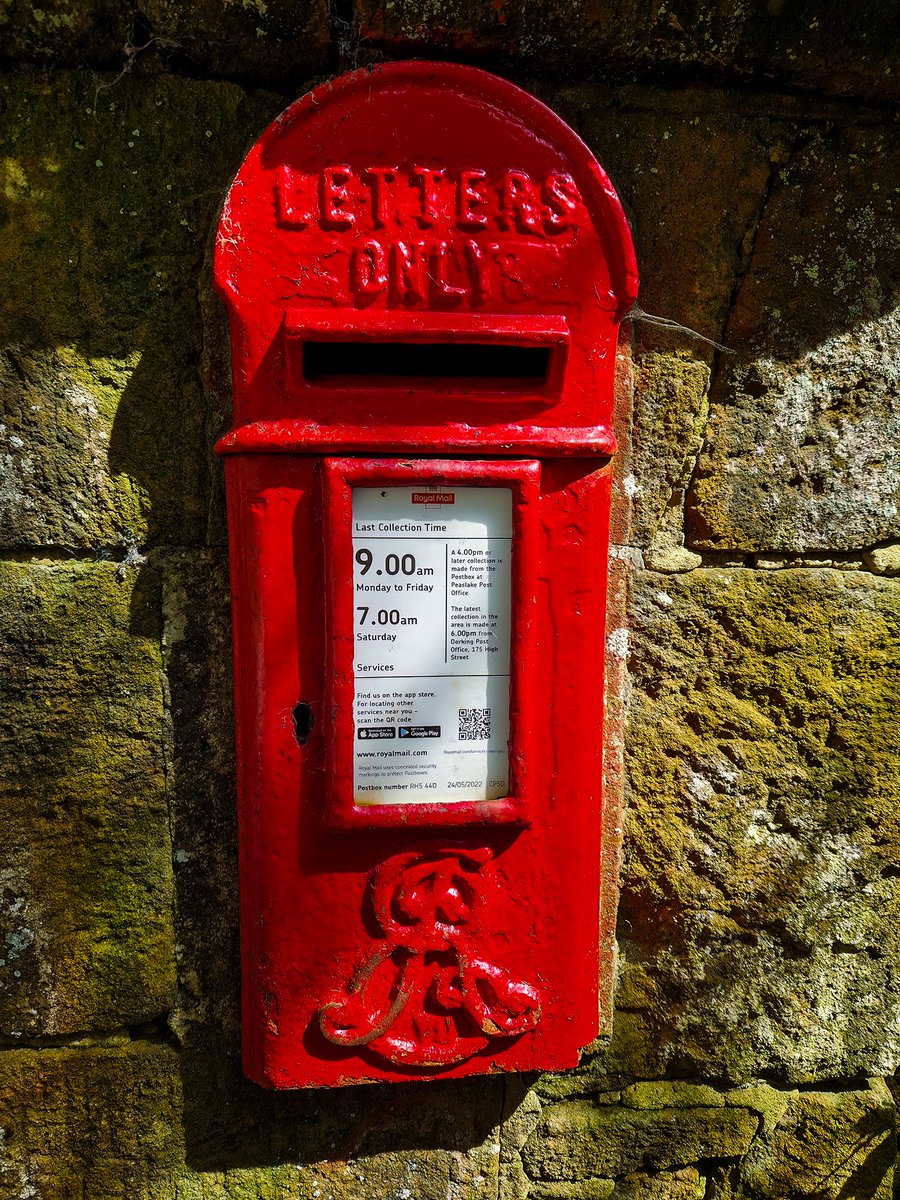 stephenkiley4's tweet photo. #postboxsaturday
Beautiful little gem in #fridaystreet #Surrey https://t.co/sdqJefHOPD