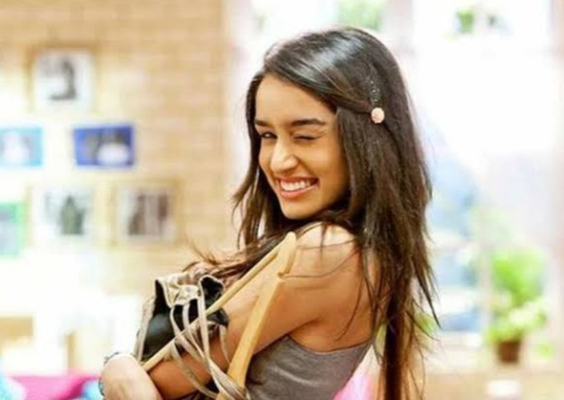 VarShraUniverse's tweet photo. shraddha kapoor as riya dialdas is very underrated,her acting was amazing she deserves more praise for her acting🙌 

12 YEARS OF LUV KA THE END 

#ShraddhaKapoor #ShraddhaKapoor𓃵 #LuvKaTheEnd https://t.co/bamLTuhE6z