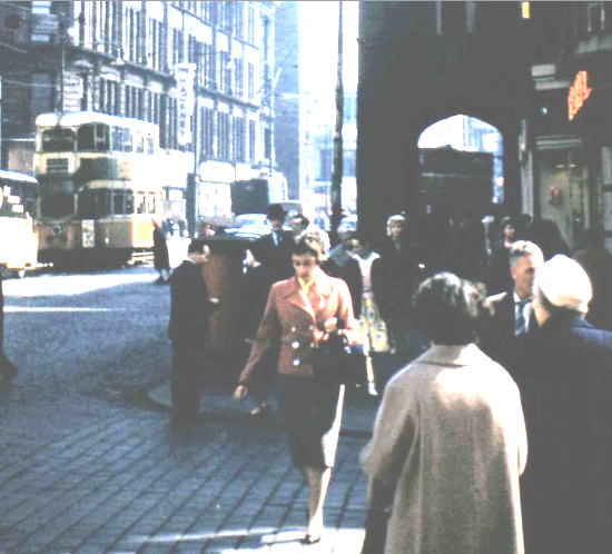 allhailtwit's tweet photo. Glasgow, 18 April 1960.  I am regularly posting a selection from the many hundreds of photographs I took on the streets of London, Berlin and other cities in the 1950s and 1960s. #Glasgow #Scotland https://t.co/EIqtNA2IWe