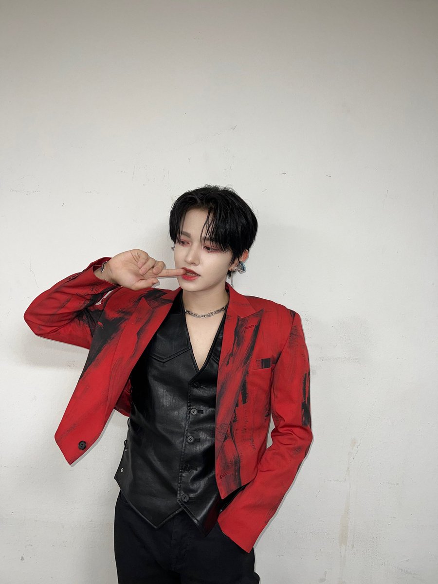 BAE173_member's tweet photo. [#빛] 

오늘 중콘도 화이팅!!💪
엘스 커피차 고마워요☕️ 

#BAE173 #비에이이173
#BIT https://t.co/65UAAMxVeL