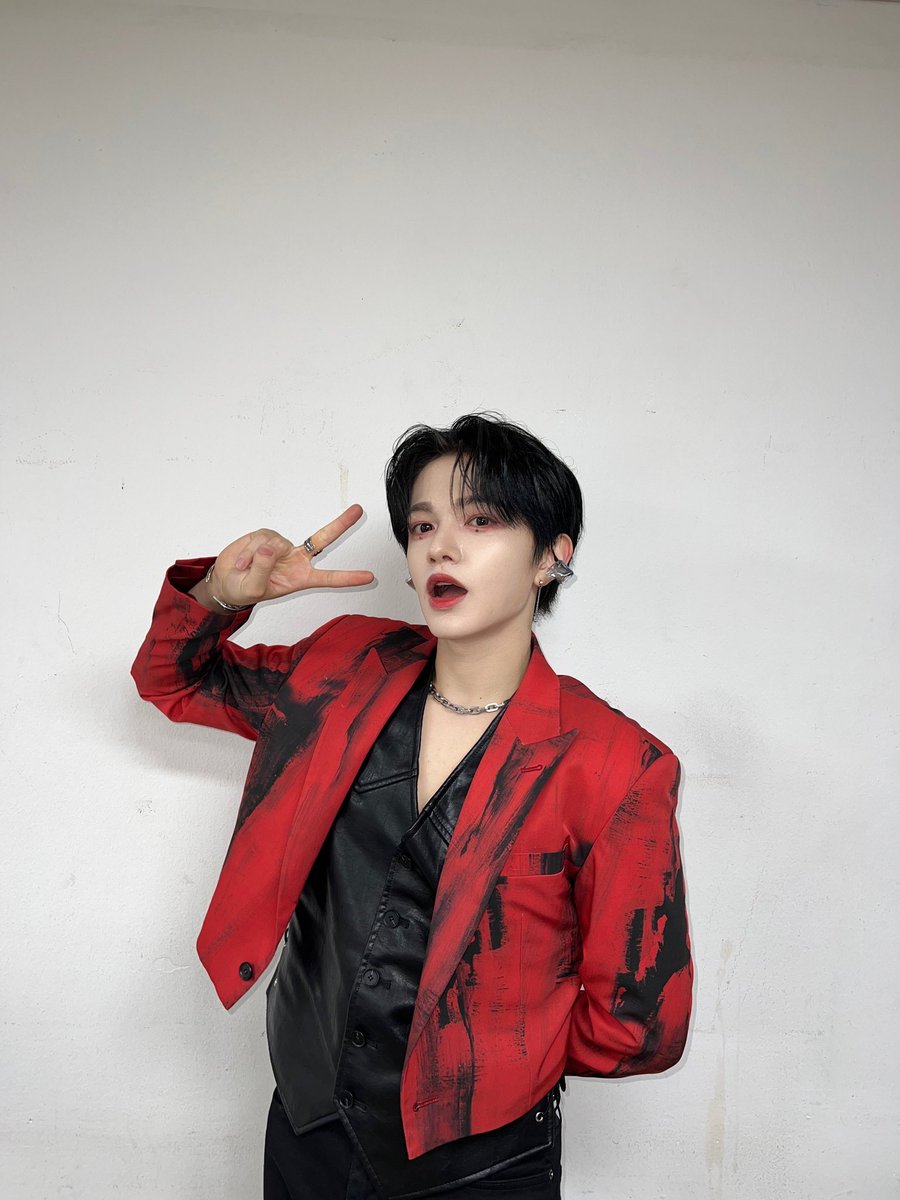 BAE173_member's tweet photo. [#빛] 

오늘 중콘도 화이팅!!💪
엘스 커피차 고마워요☕️ 

#BAE173 #비에이이173
#BIT https://t.co/MqT4NyB1Yi
