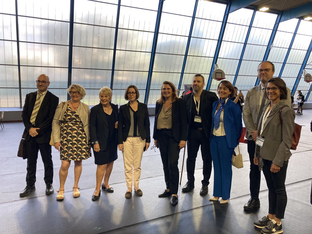 valpin83's tweet photo. Découverte des métiers pour Les élèves de 4eme du @LaMarquisanne83 et du collège des Pins d’Alep lors du Forum RENCONTRE TON MÉTIER ce vendredi 5 mai organisé par @FaceVar dans le cadre des cités éducatives Toulon Ouest.
#DSDEN83 @nneChiardola @AcademieNice
@PrefectureVar https://t.co/98rMy8z4aB