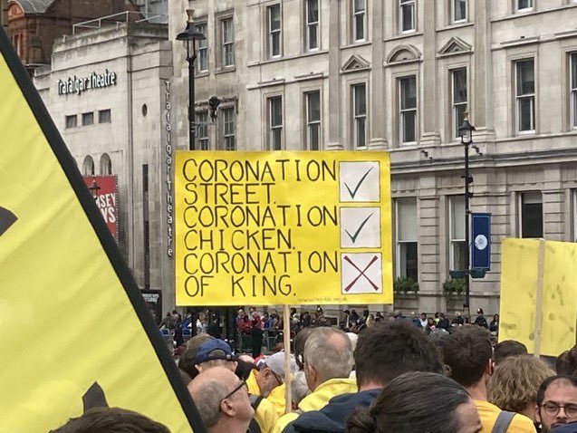 Big shout out for this protest banner in Trafalgar Square 😃 

ht <a href="/andylines/">Andy Lines</a>