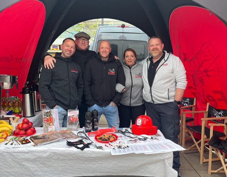 BerlinBB_Dfeug's tweet photo. Heute am Alex der 11. Berlin Firefighter Stairrun. Wir sind auch dabei mit @DFeuG @Berliner_Fw #stairrun https://t.co/QoPdBKMVSU