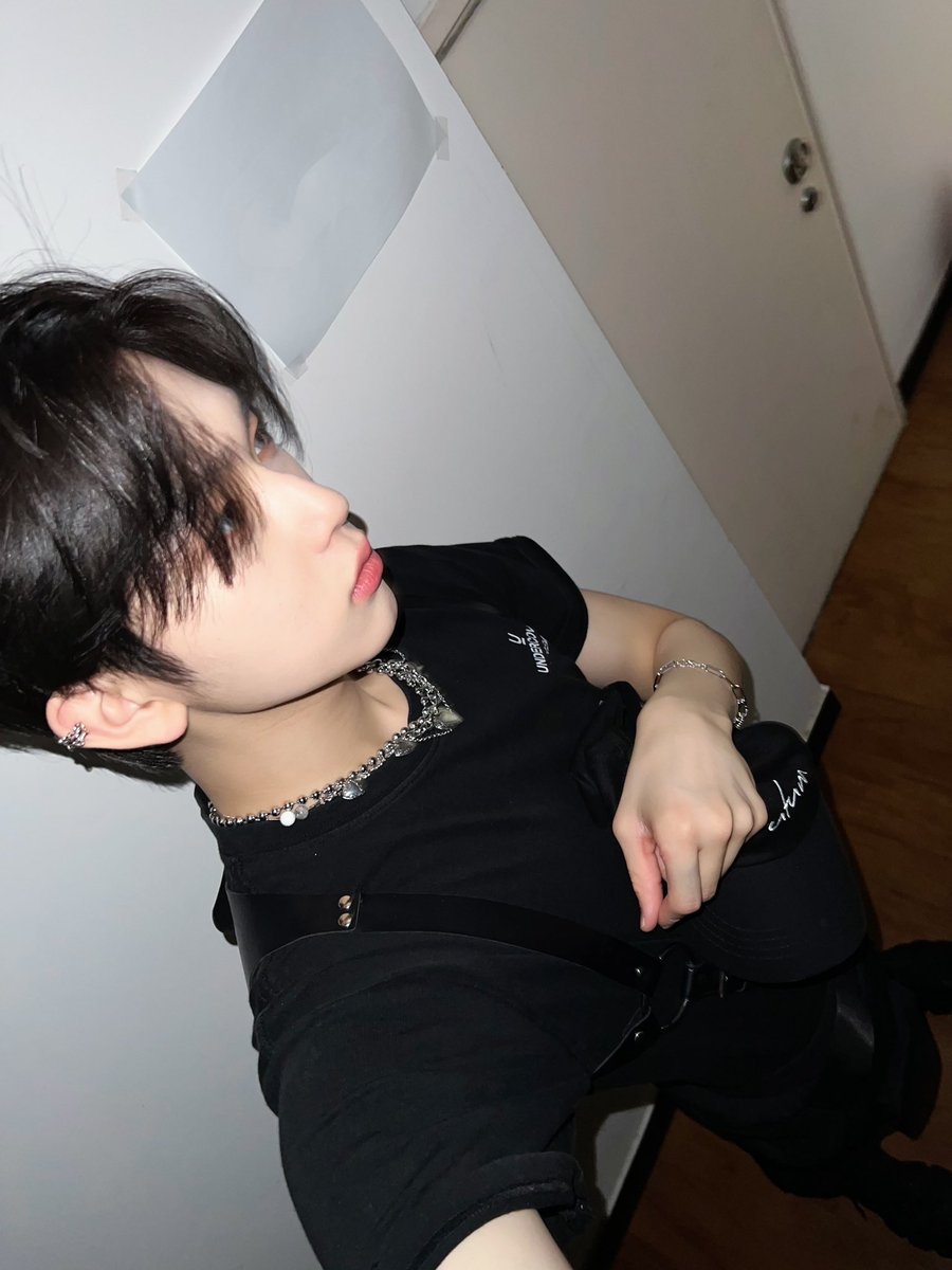 by_EPEX's tweet photo. [#백승]

제니스 내가 비 다 막아주께 나만 믿어😤

#EPEX #이펙스 #BAEKSEUNG #백승 #백전백승 https://t.co/0kK5Iyq8xK