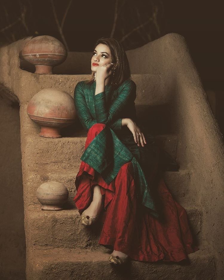 #متابعيني وحشتوني جدا ً
غيابي عنكم بسبب حسابي اتسكر ورقم الباص كنت ناسيته..😌😢
وياصباح النور والبلور..🌹❤️🥰
أبيك تصدق أنك لوتغيب العمر ماانساك.. وبرسم للغلا صورة ملامحها أنا وياك.. رجيتك لا تخليني وخذ كل العمر وياك.. ظروف الوقت لوجارت وخلتنا نعيش بعاد.. أكيد إن للزمن وقفه تجدد