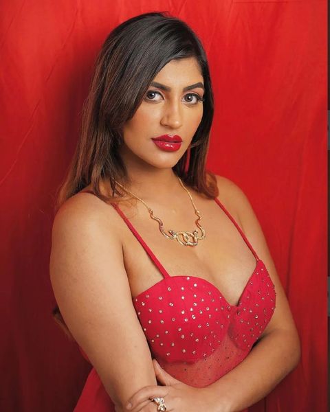 FilmyHoot's tweet photo. #YashikaAannand #filmyhoot https://t.co/hzRkYu8ybr