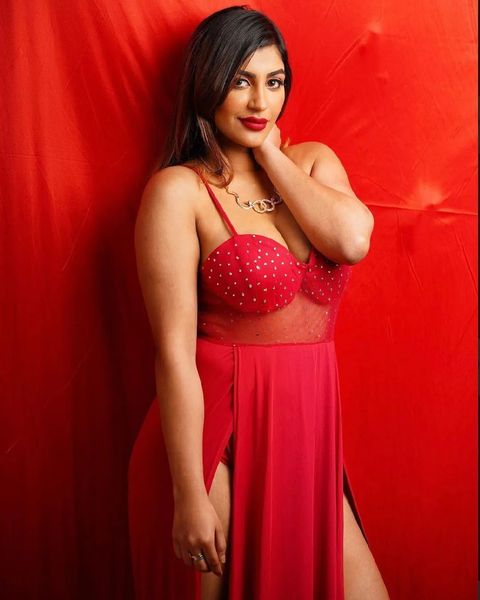 FilmyHoot's tweet photo. #YashikaAannand #filmyhoot https://t.co/hzRkYu8ybr