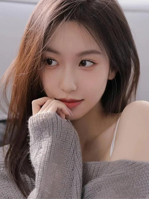 OmegaZicy's tweet photo. 有人相爱，有人夜里看海，有人七八个闹钟起不来。早安！ https://t.co/2tuyTGW8JQ