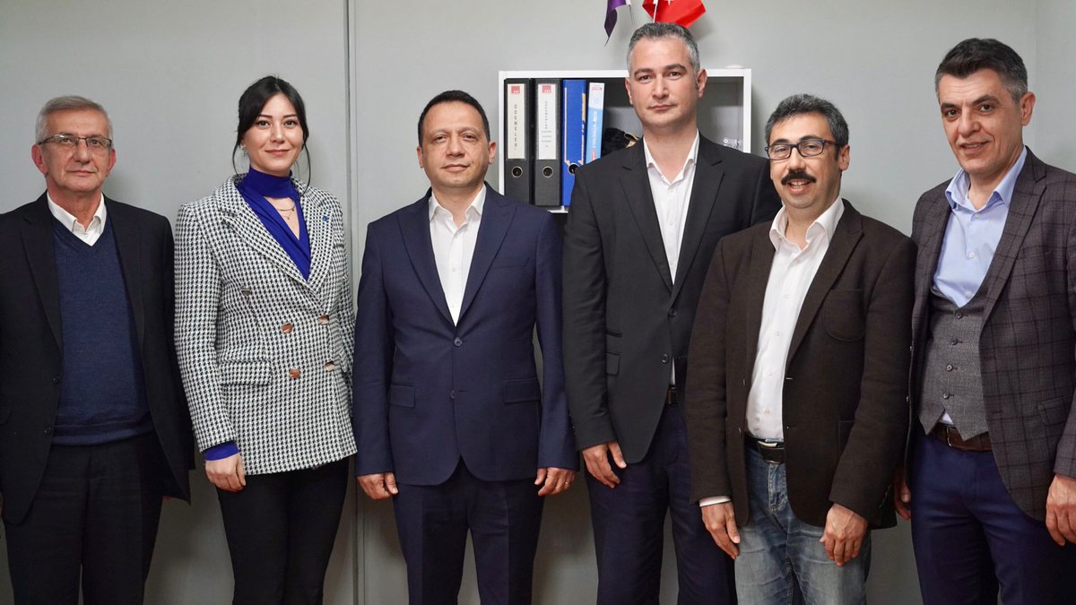 kocaelidebugun's tweet photo. Adalet Medya Grubu olarak yeni yerimizde bizlere hayırlı olsun ziyareti gerçekleştiren DEVA Partisi Kocaeli İl Başkanı sn Semih Taşveren ve Kıymetli İl Başkan Yardımcılarına teşekkür ederiz.
#gebzetvcomtr #adalettvcomtr #kocaelidebugün https://t.co/LFMpZmrEQr