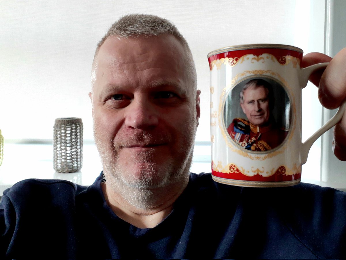 Til hamingju með nýja jobbið Kalli. Vonandi gengur þetta vel hjá þér, þú ert örugglega fínn í þetta.