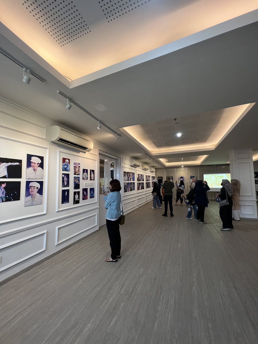 9timesINDONESIA's tweet photo. DAY - 1, 9TIMES Exhibition by @lookatmin1013 in Surabaya https://t.co/kKVaYw2neN