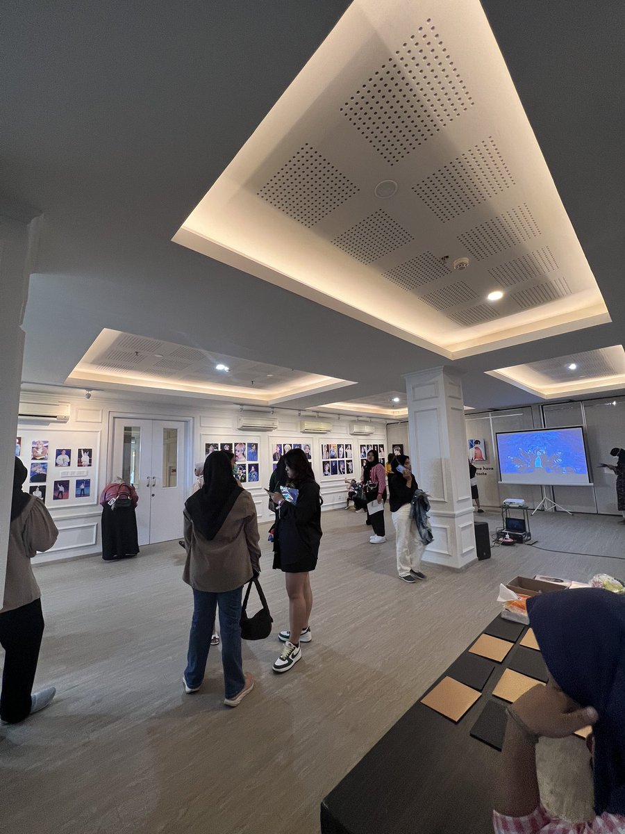 9timesINDONESIA's tweet photo. DAY - 1, 9TIMES Exhibition by @lookatmin1013 in Surabaya https://t.co/kKVaYw2neN